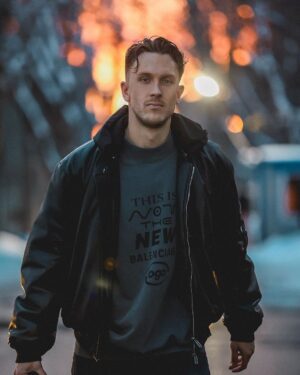Aleksandr Tarasov Instagram - Медийная лига по футболу еще не стартовала, а ощущение как будто мы уже всех трахнули!🤭
Какие у вас планы на 17е апреля?