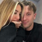 Aleksandr Tarasov Instagram - Пускай последней фоточкой в ленте перед блокировкой Инсты, будет фоточка с любимой конфеткой @mariakakdela 🤗