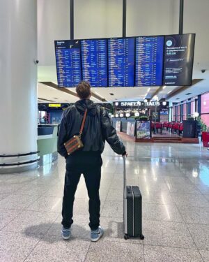 Aleksandr Tarasov Instagram - Куда лечу?✈️