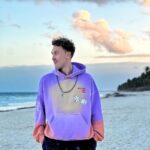 Aleksandr Tarasov Instagram - Я счастлив, как никогда, меня окружают офигенные люди, преданные друзья, любимая! Нет интриг и хитросплетений, нет общения ради выгоды! Я на новом уровне - духовно, ментально и физически! Я готов к новым свершениям и иду только вперед! А сейчас просто делюсь своей улыбкой и любовью с вами!❤️🤗