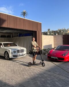 Aleksandr Tarasov Instagram - Best time in DdddddduuuuubbbbbBbaaaaiii!!!! 🔥 @sultannonstop @ilya__gorelov Bvlgari Hotel & Residences, Dubai