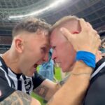 Aleksandr Tarasov Instagram - Поражения закаляют на грандиозные победы!! ✊🏼Оказавшись в трудной ситуации по началу сезона, мы нашли в себе силы, для того чтобы преодолеть все проблемы, сплотить команду и завоевать заветный кубок!🏆 Я люблю всем сердцем нашу команду @rodina_media, которая изменила мою жизнь! Горжусь своим другом, братом и нашим президентом @tarasov23! Дальше будет больше! Спасибо всем, кто за нами следит и поддерживает! ВПЕРЕД РОДНЫЕ!!!❤️