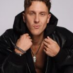 Aleksandr Tarasov Instagram - Декабрь выдается очень сложным, сплю по 4-5 часов, но при этом все очень интересно! Хочу поделиться рядом проектов, которыми занимаюсь сейчас: - Лейбл @balaklava0_0 (скоро финальная серия и оглашения победителей проекта)🥷🏼 - Футбольный клуб @fcnasporte (в воскресенье игра против молодежки Торпедо и еще в ближ время мы порадуем вас мощными трансферами)⚽️ - Скоро запуск большой линейки товаров от MIA BOYKA BRAND! Запуск первого шоу Мии! А так же я веду ночные переговоры с американскими сонграйтерами по @miaboyka, в следующем году будет несколько бомбовых коллаб с топ диджеями на англ языке!!💙 - Мои партнеры в лейбле @kleverlabel разработали уникальные инструменты продвижения музыки, обращайтесь!🔥 - В декабре мы запустим мощный-международный NFT проект с N1 художником!🙈 - В начале следующего года планируем запуск креативного/рекламного агенства полного цикла + собственный продакшен уже обкатан!🏌🏽 Напишите 👇🏼 какую инфу вам интереснее всего получить, расскажу в сторис!