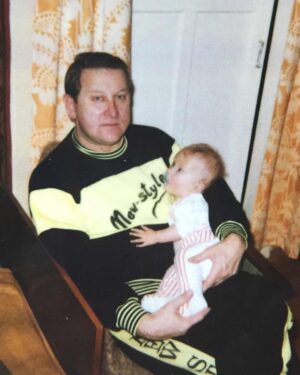 Aleksandr Tarasov Instagram - Сегодня моему папе исполнилось бы 75 лет! Вечная память и огромная любовь!❤️🙏🏻 
Зацените на второй фотке, у меня соска, а батя на новом стиле!🔥 Вот в кого я шарю за шмот!☺️