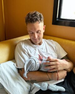 Aleksandr Tarasov Instagram - 03.03.23 +1 Tarasov 🤍👨‍🍼
