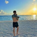 Aleksandr Tarasov Instagram - Какой кайф, те же места, новые эмоции! ☀️👶🏼 ❣️ @ritzcarltonmaldives The Ritz-Carlton Maldives, Fari Islands