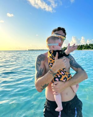 Aleksandr Tarasov Instagram - Какой кайф, те же места, новые эмоции! ☀️👶🏼

❣️ @ritzcarltonmaldives