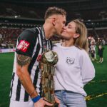 Aleksandr Tarasov Instagram - МЫ ЧЕМПИОНЫ!!!🏆 Финал на главном стадионе страны, в Лужниках при 20.000+ зрителях, при 200.000+ зрителях в прямой трансляции! Это невероятно, нашей команде @rodina_media меньше года, а мы уже ЧЕМПИОНЫ и направляемся на Кубок РОССИИ!!! Спасибо всем, кто переживает за нас и поддерживает!✊🏼❤️🏆