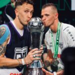 Aleksandr Tarasov Instagram - Это лучший день рождения! Спасибо команда - @rodina_media !!! Мы забрали этот кубок !!! На разогреве мой обожаемый артист Фара и потом мы в финале 2Drots, вернули должок!!! Папа - это для тебя!🙏🏻🏆