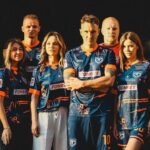 Aleksandr Tarasov Instagram - Третий сезон MFL стартует уже завтра! Презентуем вам нашу новую игровую форму! Дерзкий неон и синее море! Как вам стилек? 🦁🌊 @rodina_media
