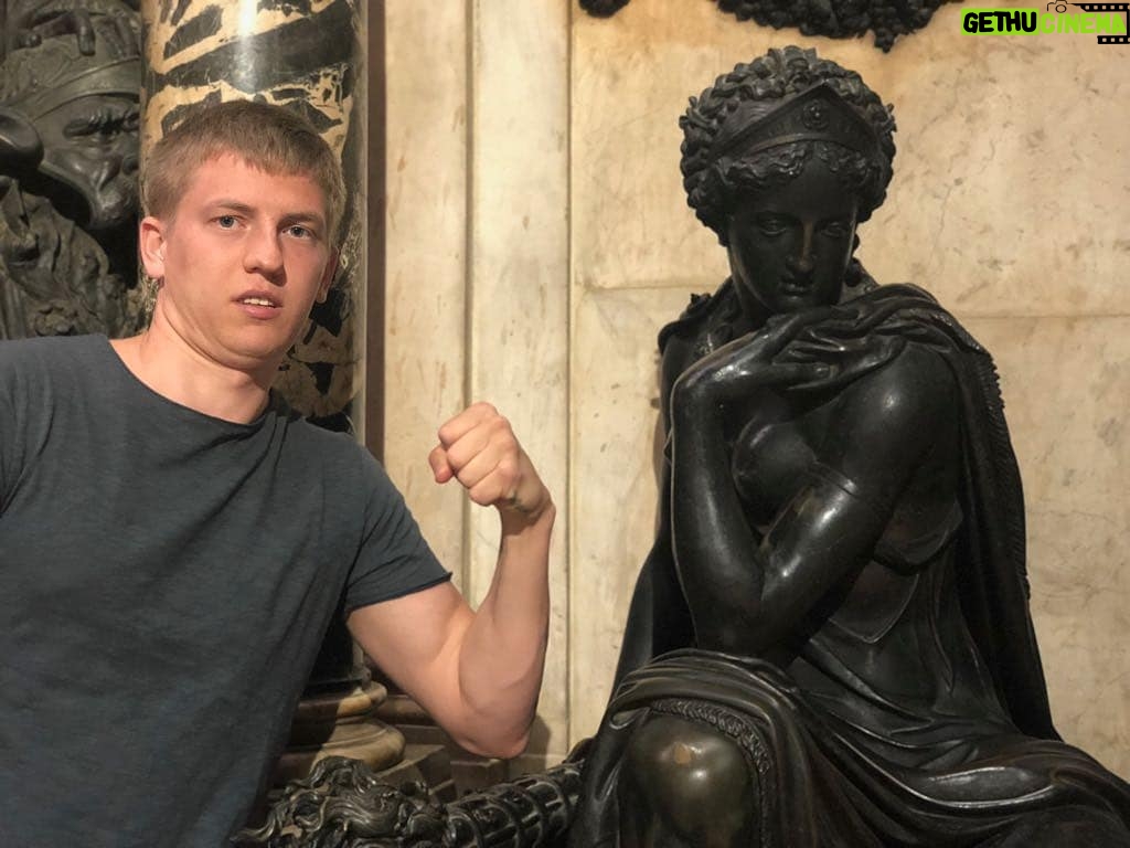 Aleksey Shcherbakov Instagram - Это я в Итальянской церкви, щас я дома уже.
