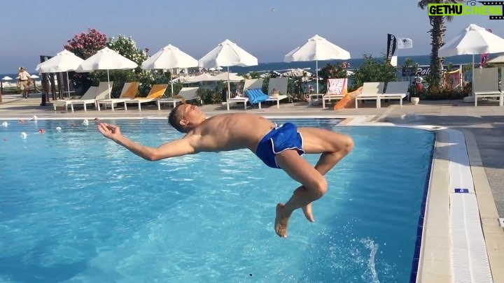 Aleksey Shcherbakov Instagram - Урок первый #нептундельфинариевичвода
