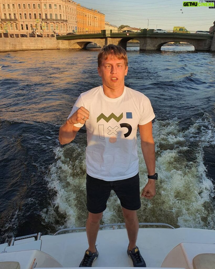 Aleksey Shcherbakov Instagram - Это я в Ленинграде на катере катался, щас я дома уже.