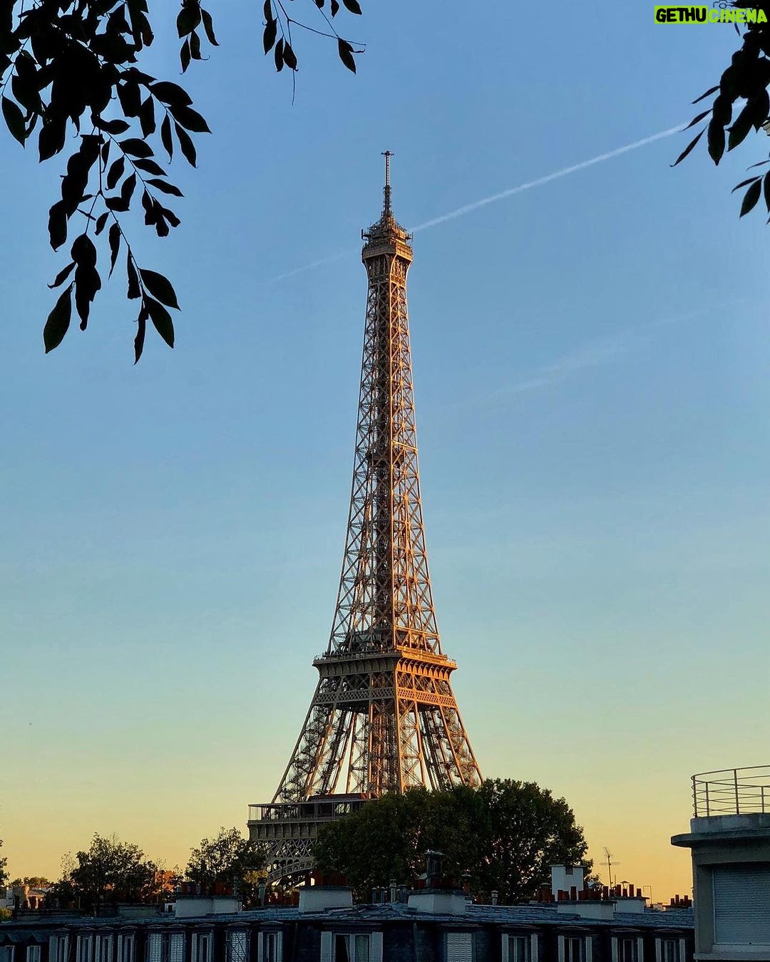 Alessandra Ambrosio Instagram - Bonjour, Paris! 📍