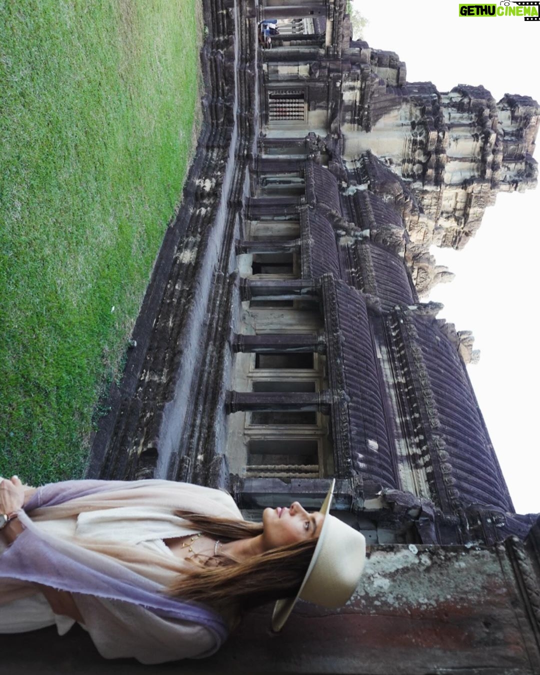 Alessandra Ambrosio Instagram - Sunrise at the majestic Angkor Wat ✨📿🩶 Angkor Wat Temple