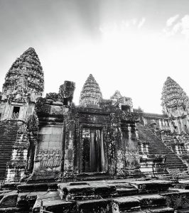 Alessandra Ambrosio Instagram - Sunrise at the majestic Angkor Wat ✨📿🩶 Angkor Wat Temple