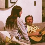 Alessandra Ambrosio Instagram - Sofa session with @anjaambrosiom & @jamieamazur 🎤🎸🎶