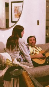 Alessandra Ambrosio Instagram - Sofa session with @anjaambrosiom & @jamieamazur 🎤🎸🎶