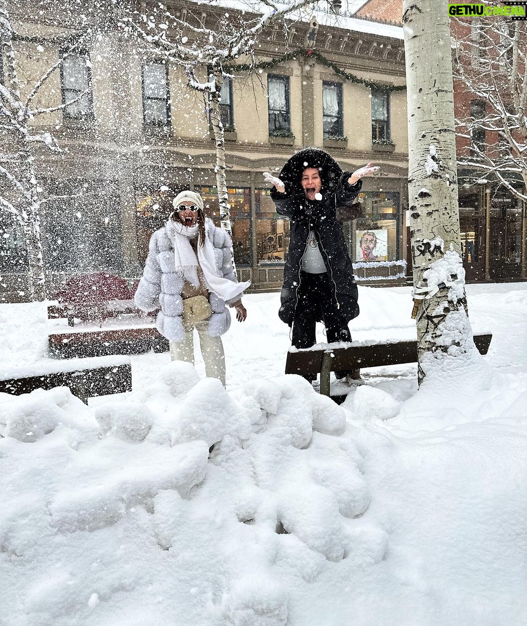 Alessandra Ambrosio Instagram - ❄️☃️❄️ Aspen, Colorado