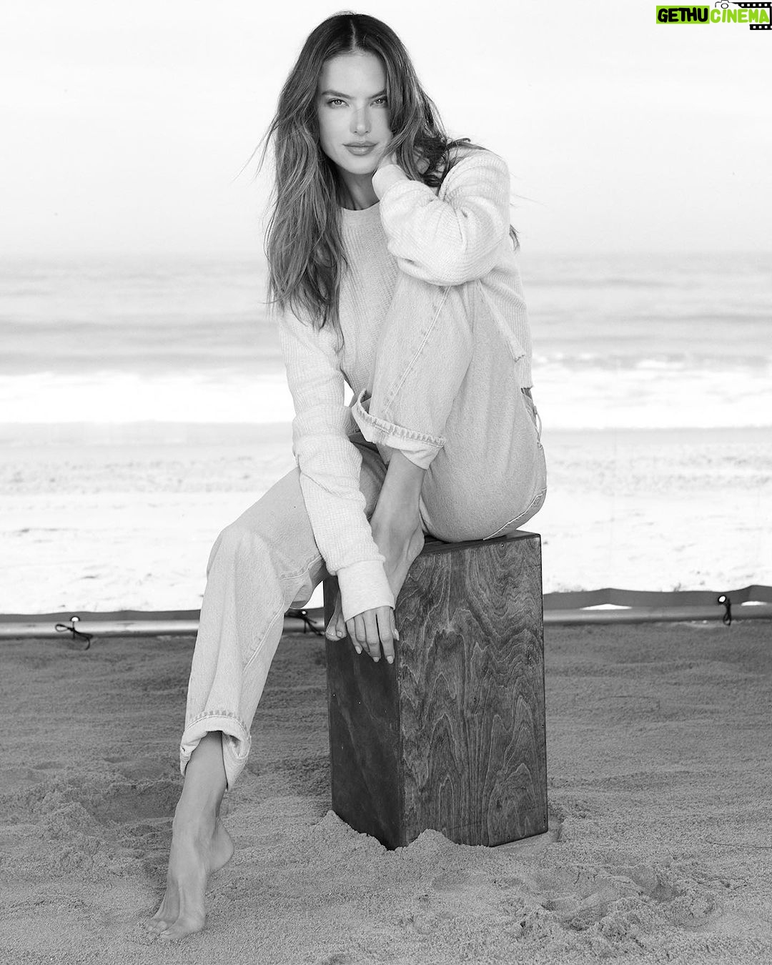 Alessandra Ambrosio Instagram - 🌅✨ May each grain of sand carry the memories of an incredible chapter.