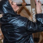 Alessandra Ambrosio Instagram – Aprés-ski ultimate fun times with @revolve & @fwrd #REVOLVEwinter #FWRDwinter 🎿⛷️❄️ The Snow Lodge