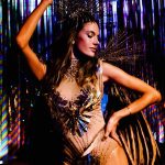 Alessandra Ambrosio Instagram - Qual seu mood preferido pra curtir o #carnaval do Brasil: 1. Muito brilho na fantasia 2. Curtindo o bloco de rua 3. Pronta pra entrar na avenida