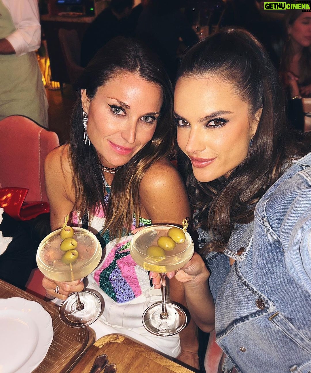 Alessandra Ambrosio Instagram - โฆ Thatโs all they really want Some fun When the workinโ day is done Oh girls, they wanna have funโ!! ๐๐ ๐ธ๐ถ๐๐ฆ๐ฎ๐๐ค๐ #alessandraXpatbo #patboxalessandraambrosio Casadonna