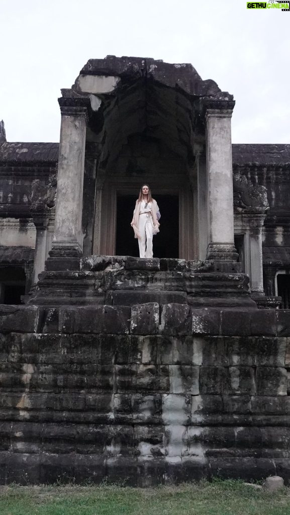 Alessandra Ambrosio Instagram - 🇰🇭🫶📿🪷🤍 Angkor Wat Temple