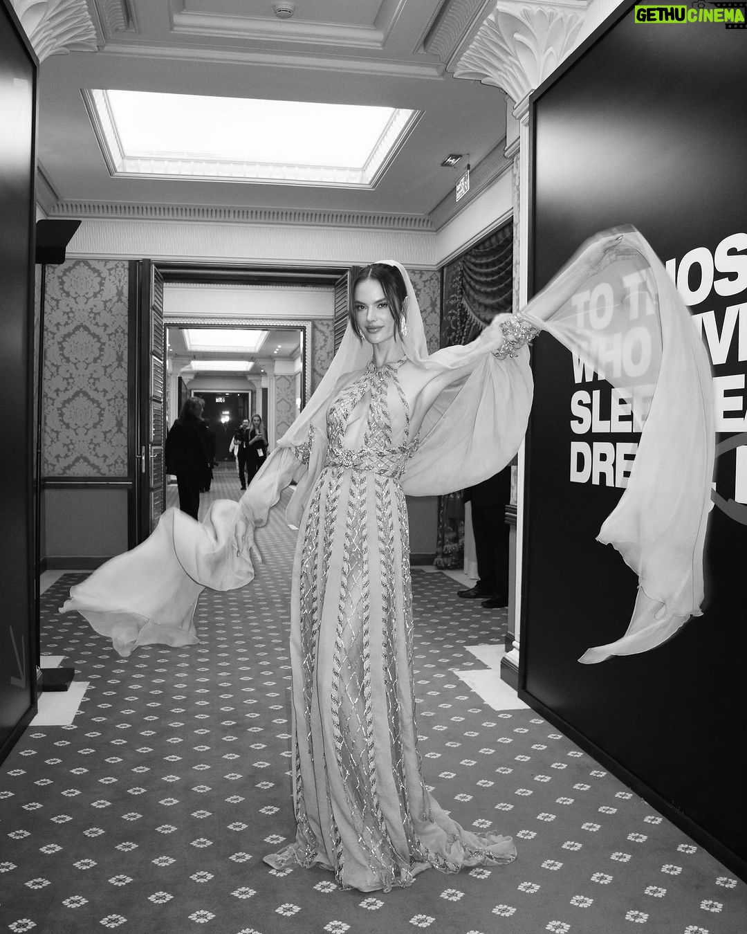 Alessandra Ambrosio Instagram - About last night, at the amazing @redseafestival. 💫✨ #RedSeaIFF #RedSeaIFF23 #YourStoryYourFestival