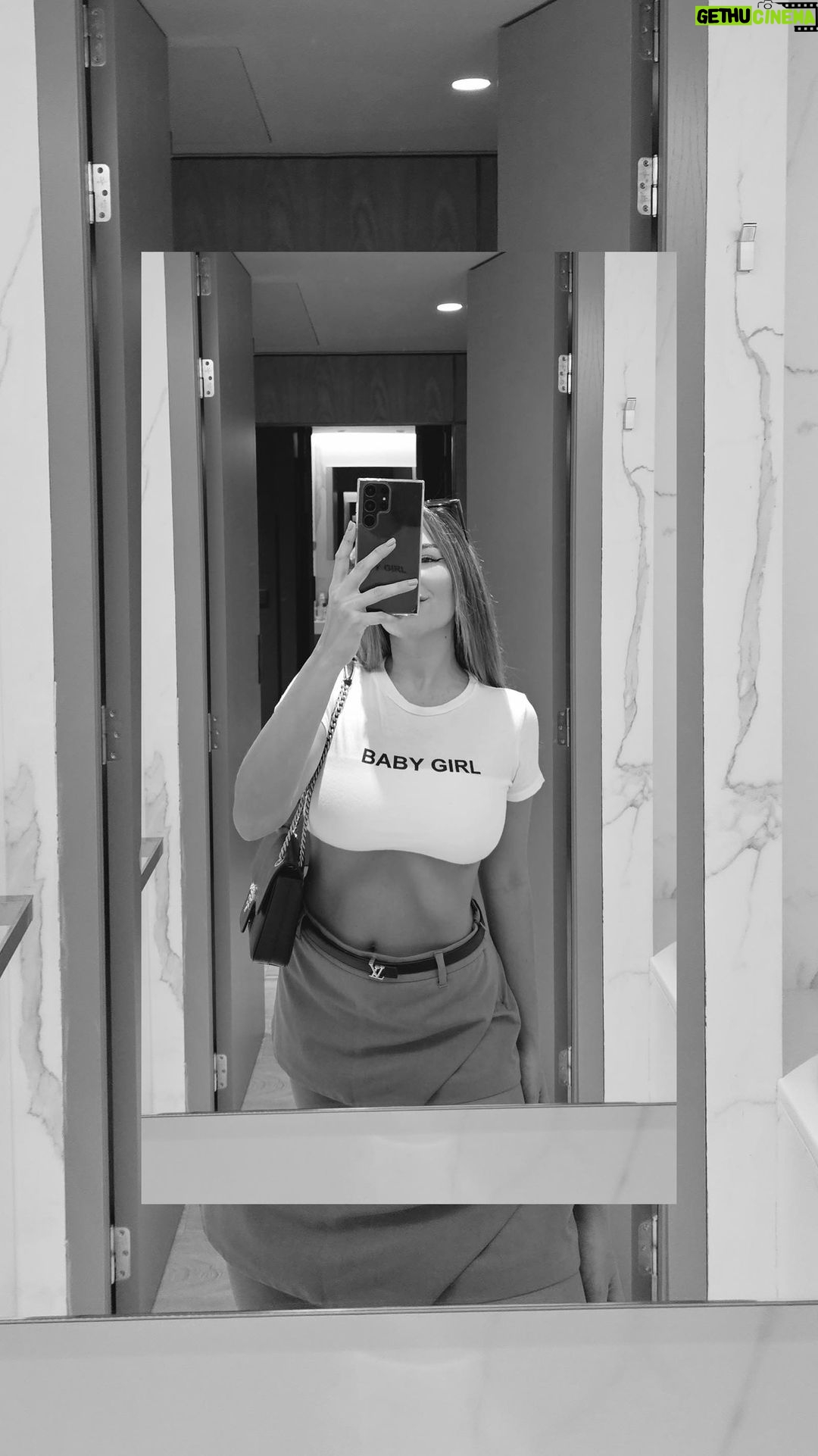 Alessandra Fuller Instagram - Antes de comenzar el capítulo de hoy: ¿Alguien más vio la sonrisita del final de ayer? 🥹❤️🩹🥰