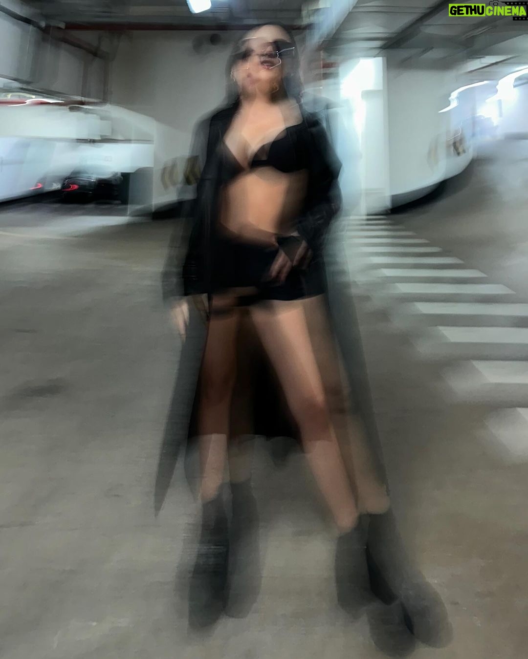 Alessandra Fuller Instagram - “La pregunta es lo que nos impulsa.” - Matrix, 1999.
