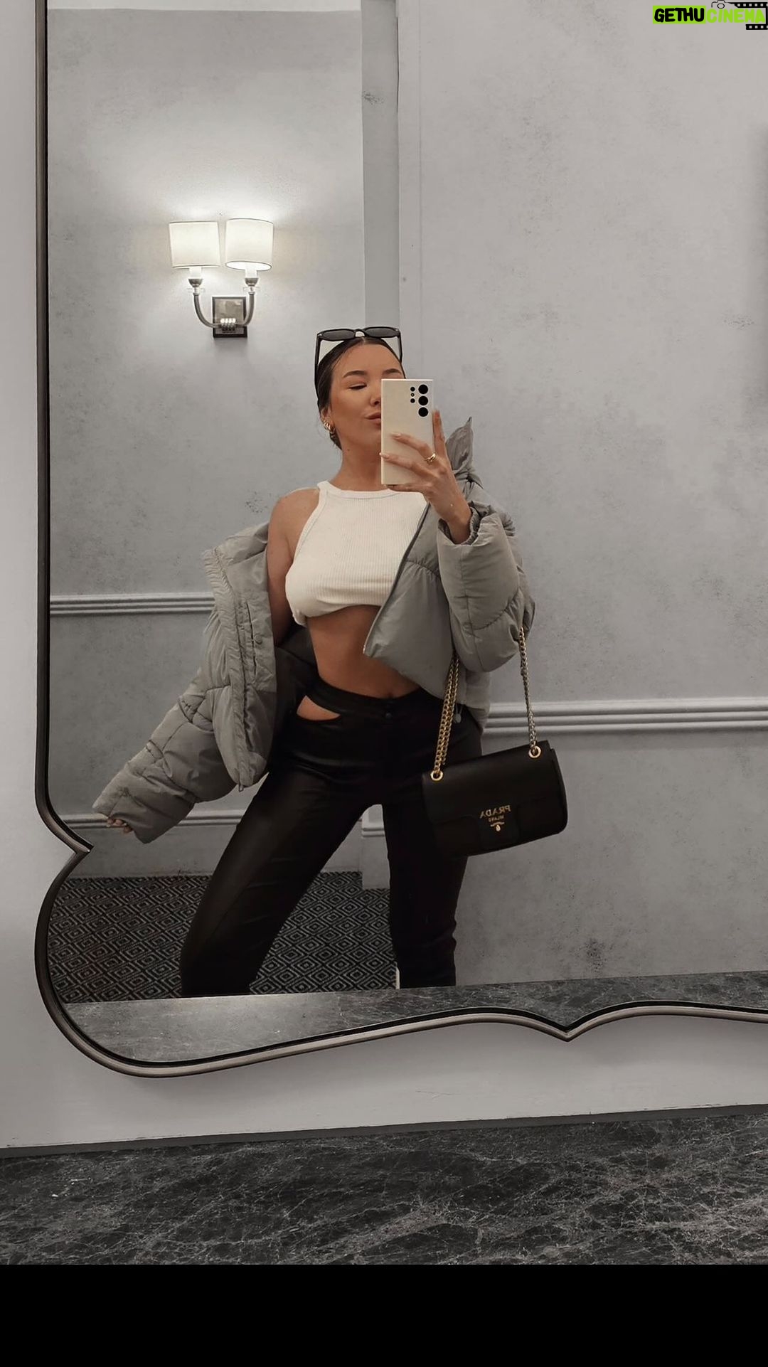 Alessandra Fuller Instagram - Amores 💗💗💗 @samsungpe nos trae una forma muy fácil de tener el nuevo #GalaxyS23Ultra !! Cambia tu celu utilizando el Plan Canje Galaxy y listo!! Disfrútenlo así tanto como yo 🥹 #ShareTheEpic #Publicidad
