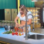 Alessandra Fuller Instagram - A cocinar ❤️😭🦋🥹🤪🥰🤯😍 @elgrancheffamosos.tv