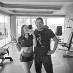 Alessandra Fuller Instagram – Nada mejor que entrenar con tu partner favorito 💘
Viendo tus resultado en tiempo real con el Watch6 de @samsungpe ✨
#TeamGalaxy #WithGalaxy HAd #Publicidad