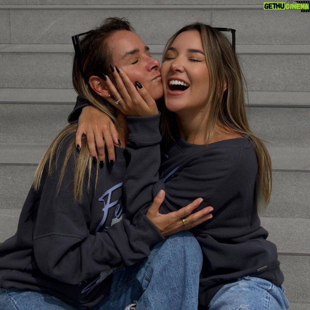 Alessandra Fuller Instagram - TE AMO MAMI 💗 Eres la mejor compañera de este mundo, gracias por tu amor infinito 🥹✨ Twinning con @mauiandsonsperu_oficial 💘💘 Lima, Peru