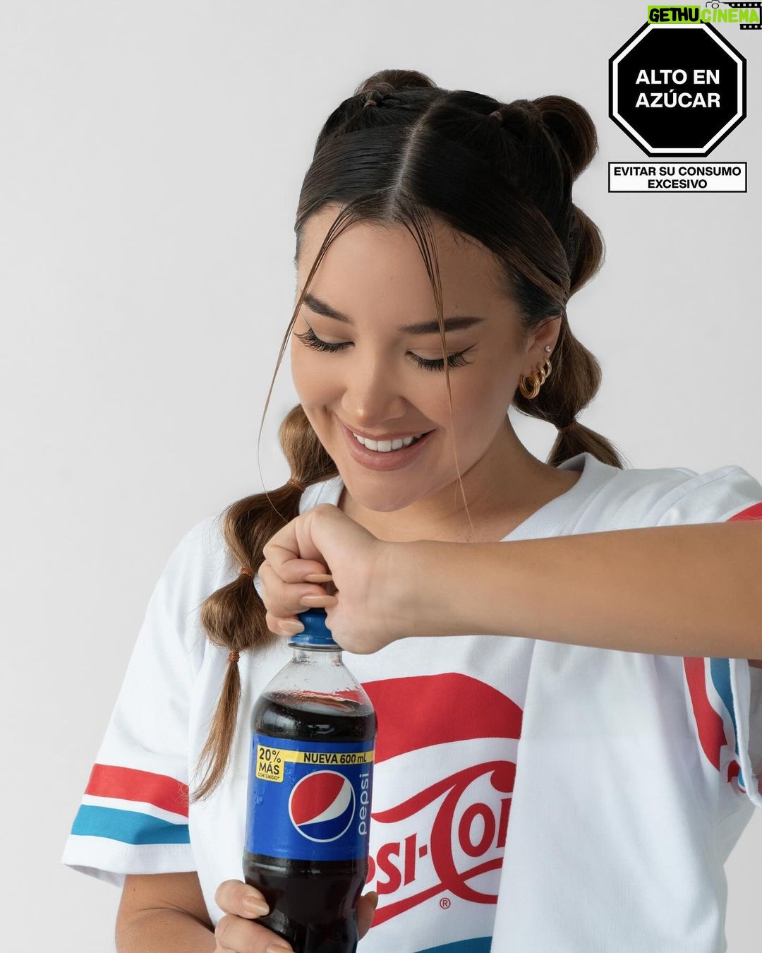 Alessandra Fuller Instagram - 😱 ¿Quieres ganar un polo increíble? 🎉 Solo deja un comentario donde cuentas cómo le das un giro a lo que comes, comparte este post en tu historia etiquetando a @pepsiperu y ya estás participando de nuestro sorteo. *T&C en el link en bio de Pepsi Perú #publicidad