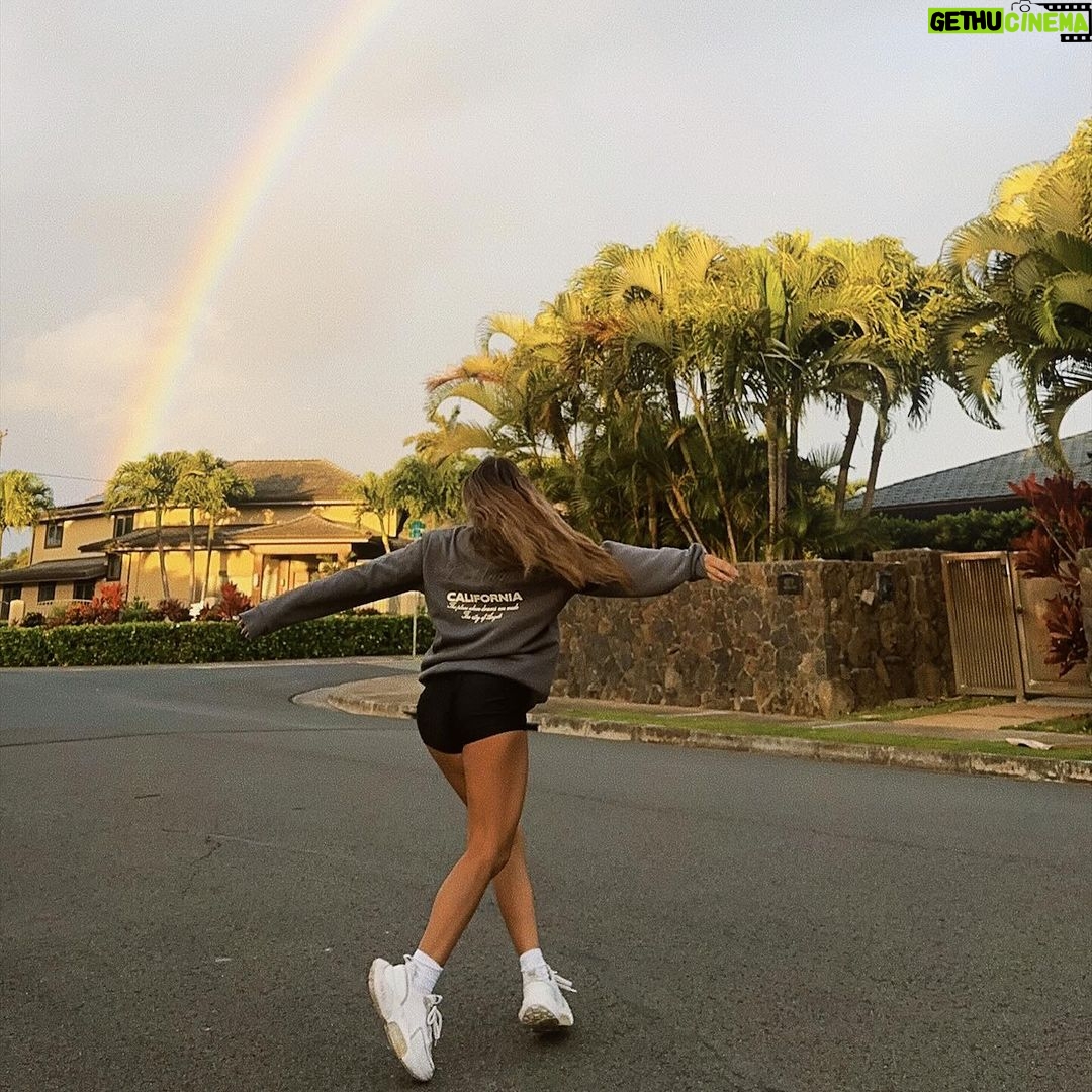 Alessandra Fuller Instagram - Este lugar es muy especial 🌈 Hawaii