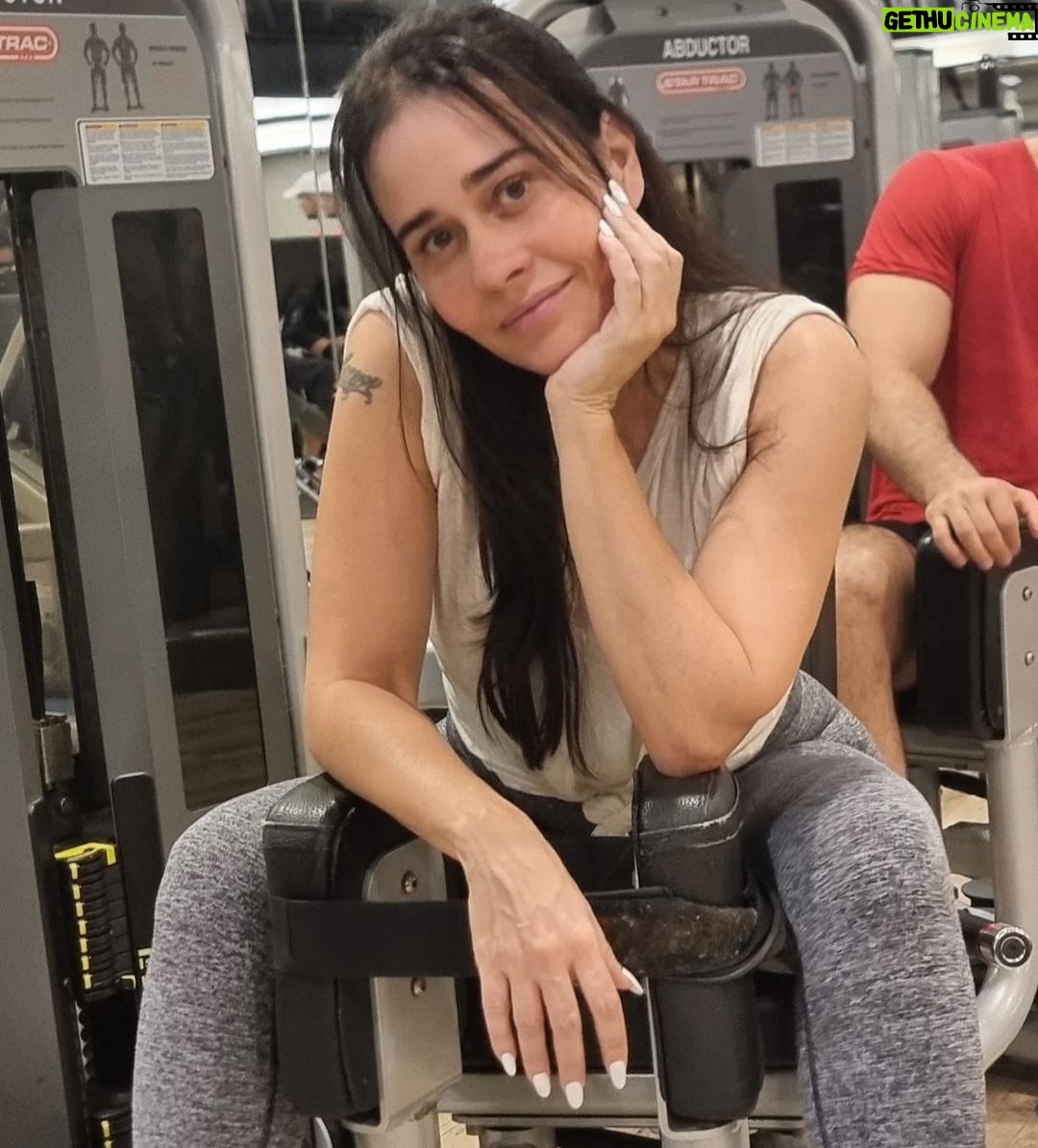 Alessandra Negrini Instagram - Vê se isso é cara de sextou! Não, né? Mas quer saber, hoje vou sextar no aconchego da minha casinha! Boa noite, amores