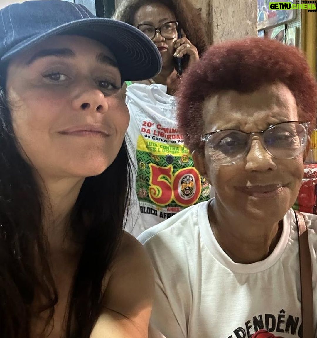 Alessandra Negrini Instagram - Tive o privilégio de passar o dia da consciência negra em Salvador! Semana intensa e linda! Viva Zumbi dos Palmares! Nas fotos Prof. Ana Célia da Silva fundadora do Movimento Negro Unificado e Fabio Lima.