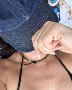 Alessandra Negrini Instagram - Sextou ☀️🌙🧢 Salvador