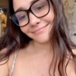 Alessandra Negrini Instagram - Meninas a @alessandranegrini tem uma dica muito especial para vocês nesse Carnaval, não esqueça de instalar o Todas Por Uma antes de sair de casa, este recado é muito importante para vocês, ele SALVA VIDAS ♥️✊🏽 Vamos pular o Carnaval com mais Alegria e Segurança, juntas somos mais forte 🎇💪🏽 Marque a sua amiga, seu Anjo neste vídeo, compartilhe para mais mulheres ✊🏽👼🏼 Eaii qual bloco vocês vão? 🎊🎉 . . . . . . . . #todasporuma #feminism #juntas #violenciadomestica #violenciacontramulher #carnaval #carnaval2024 #carnavalsp #carnavrau #respeitaasmina #carnavalderua #alessandranegrini