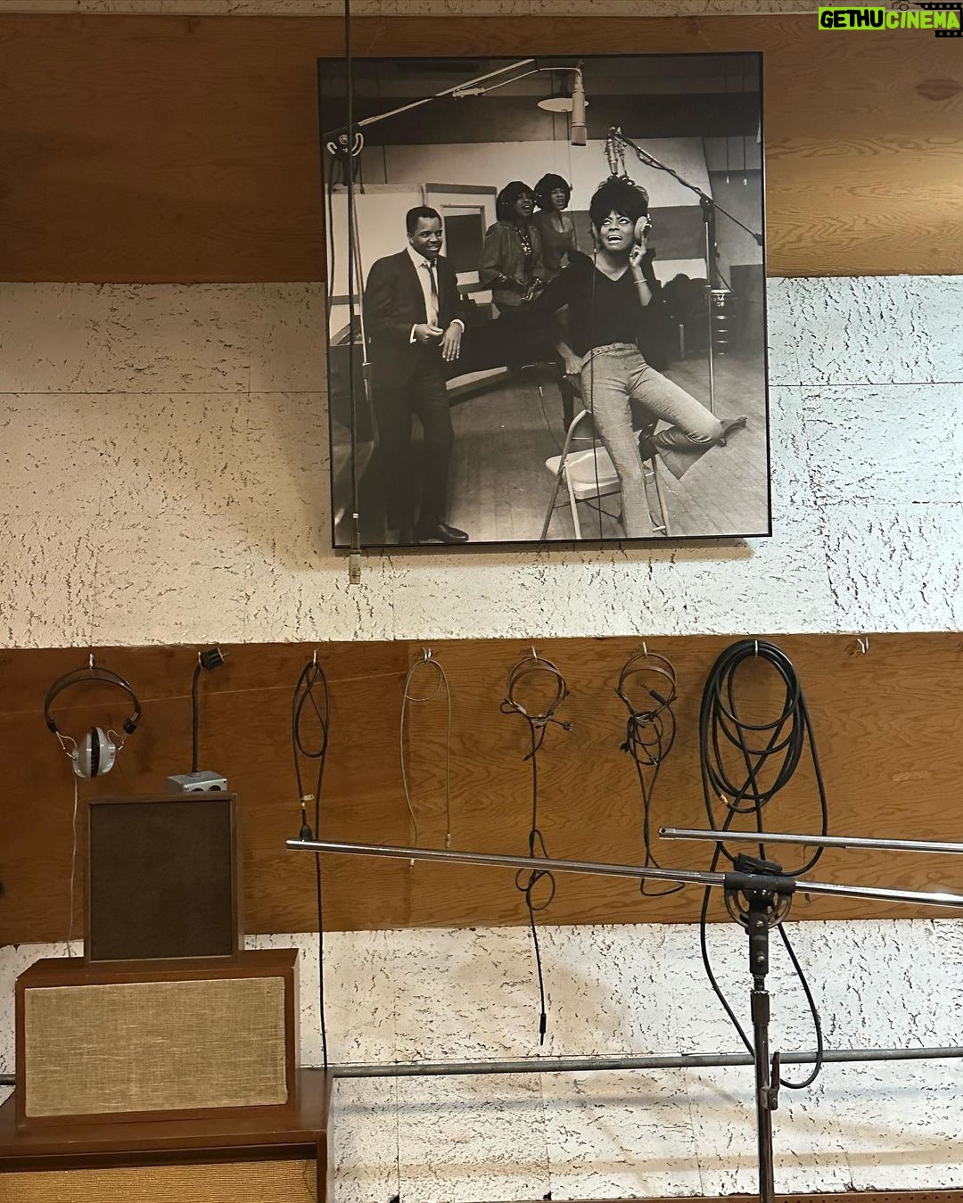 Alessandra Negrini Instagram - Com vcs a Motown ,uma das gravadoras mais importantes da hist贸ria da m煤sica 馃幍 Detroit, Michigan
