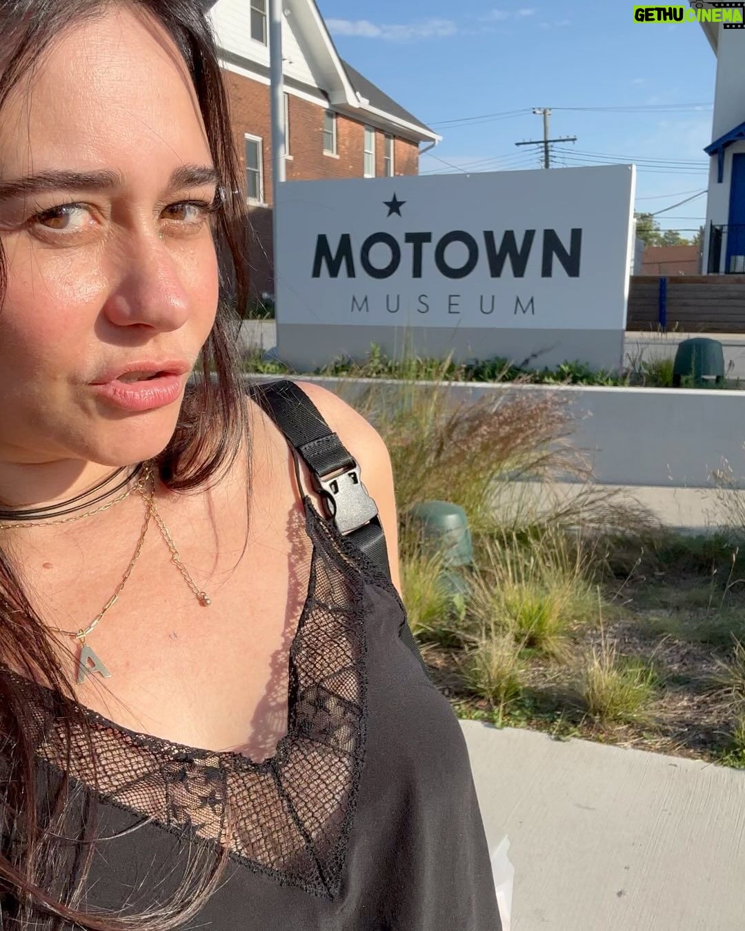 Alessandra Negrini Instagram - Com vcs a Motown ,uma das gravadoras mais importantes da hist贸ria da m煤sica 馃幍 Detroit, Michigan