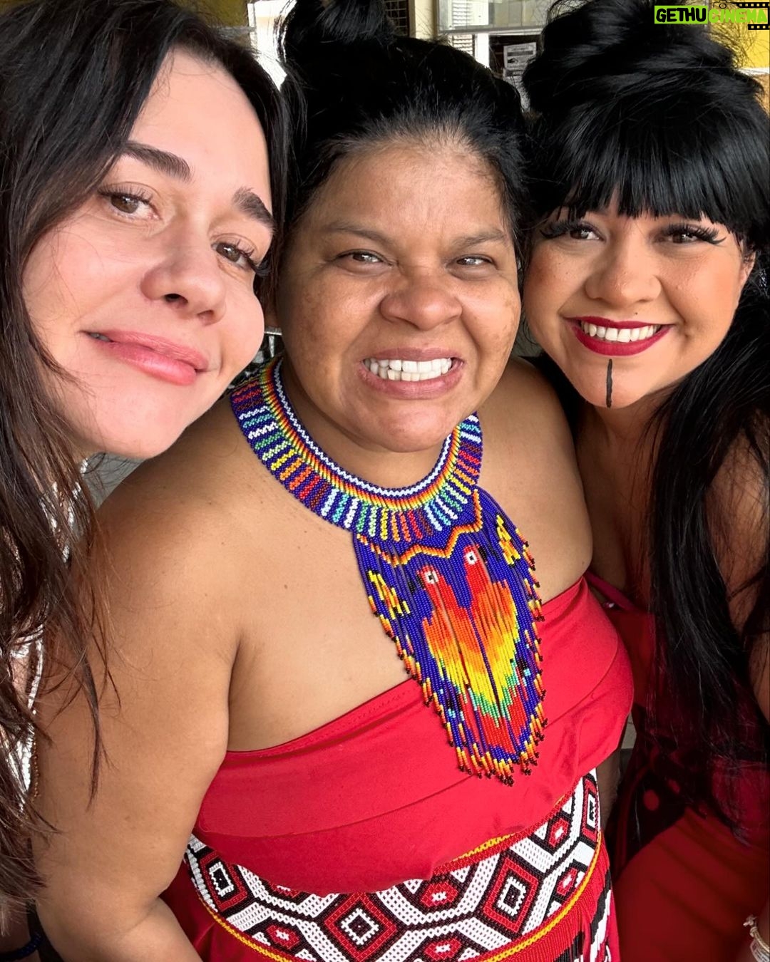 Alessandra Negrini Instagram - Bom dia, minha gente! To aqui no Maranhão , terra que eu amo, na maior felicidade de estar na companhia dessas guerreiras maravilhas! @guajajarasonia @celia.xakriaba ! Parabéns, ministra, feliz aniversário!👏🏻👏🏻❤️A viagem ta só começando!
