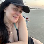 Alessandra Negrini Instagram - Felizinha, né, filha? 😊 O bronze que ta precisando de um grau, mas quem sabe até o final da viagem !