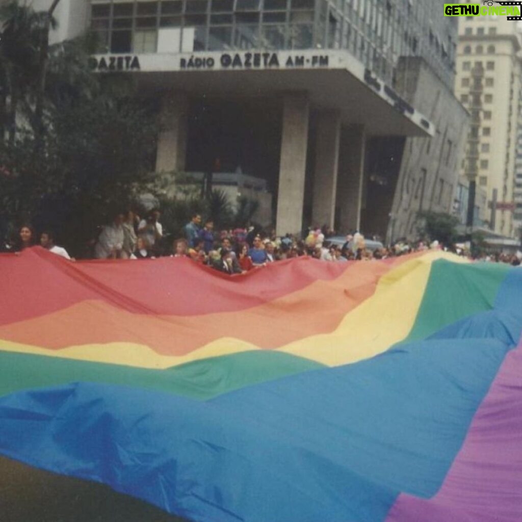 Alessandra Negrini Instagram - Hoje é o dia do Orgulho Gay 🏳️‍🌈🏳️‍⚧️ Todas as identidades e formas de amor respeitadas e acolhidas. Todos os direitos garantidos. Vamos celebrar