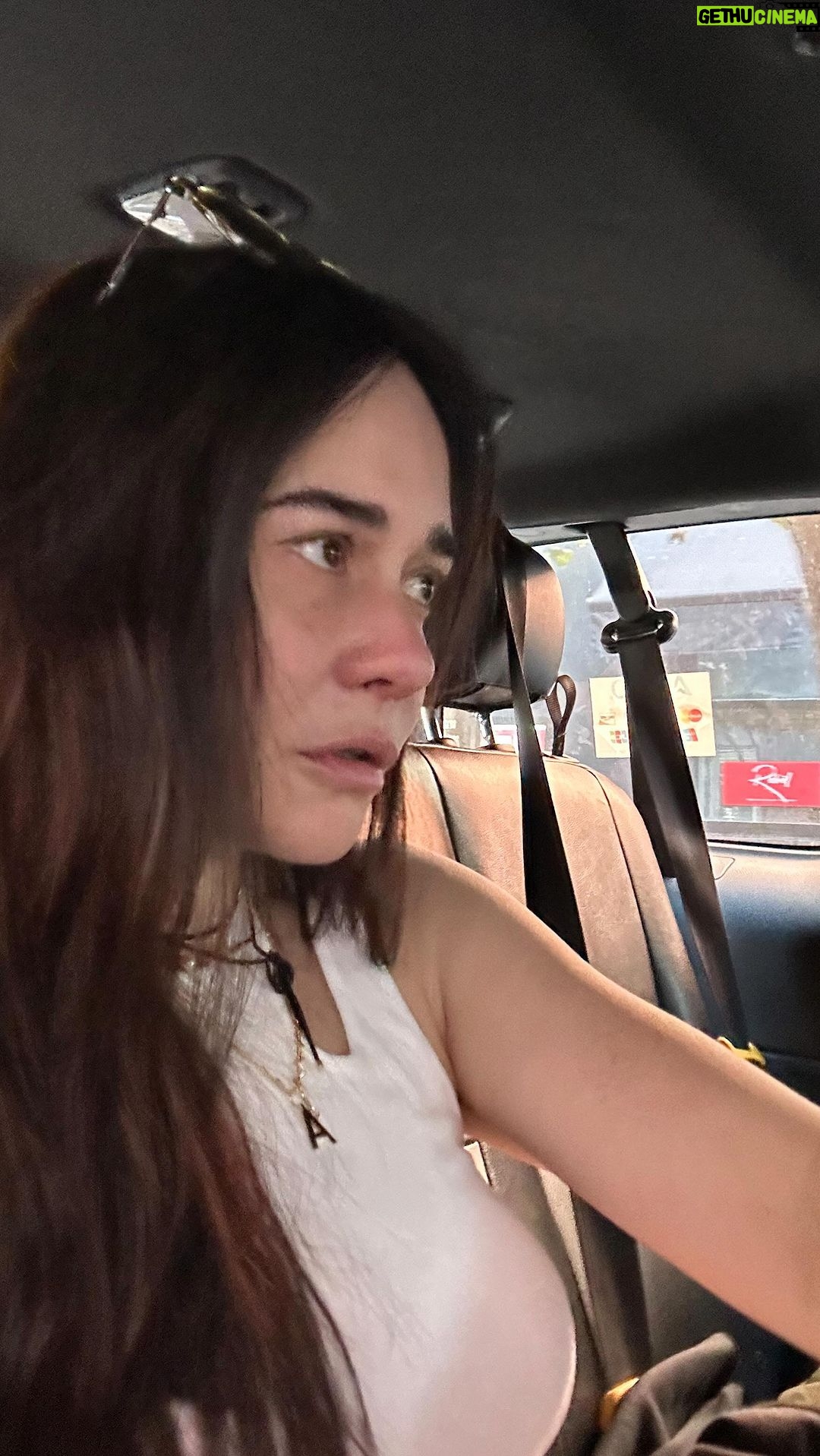Alessandra Negrini Instagram - 🚖 A emoção da chegada. Frio na barriga, coração quente, mente solta. Gosto. Deixar pra trás. Também gosto.