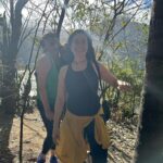 Alessandra Negrini Instagram - Nas alturas com as amigas! ❤️👯‍♀️👯‍♀️Trilhazinha boa, deu pra cansar.🥾 🥵Parque da Catacumba, não conhecia. Vai até o fim pra ver a vista. Como o Rio é lindo! Tava morrendo de saudades! 🌳🌊 😎👙🌊🌳 Rio de Janeiro, Rio de Janeiro
