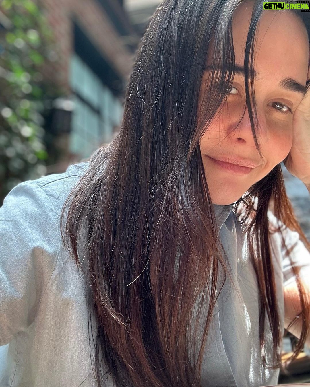 Alessandra Negrini Instagram - Comer é uma das coisas que eu mais gosto de fazer. Não sei se isso é bom ou ruim! 🤔😃