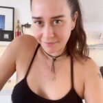 Alessandra Negrini Instagram – Fiquei meio brava, né? Kkkkk! É isso aí mesmo! Beijos😘